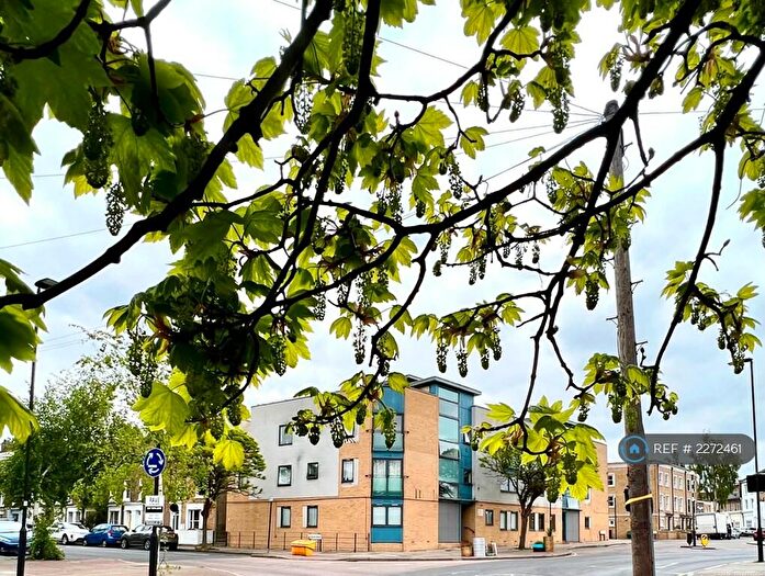 2 Bedroom Flat To Rent In Lord Stanley Court, London, SE24