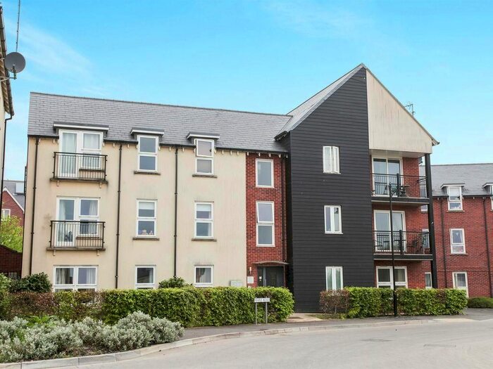 2 Bedroom Flat To Rent In Maple Road, Shaftesbury, SP7
