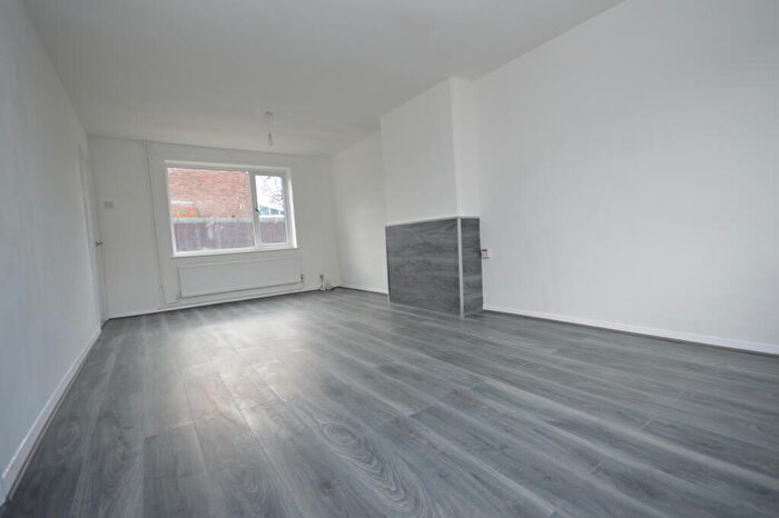 3 Bedroom House To Rent In Weymouth Close, Corby, NN18