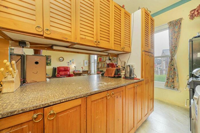 1 Bedroom Flat For Sale In Cromwell Avenue, Highgate, N6
