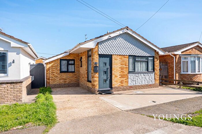 2 Bedroom Detached Bungalow For Sale In Oxford Road, Canvey Island, SS8