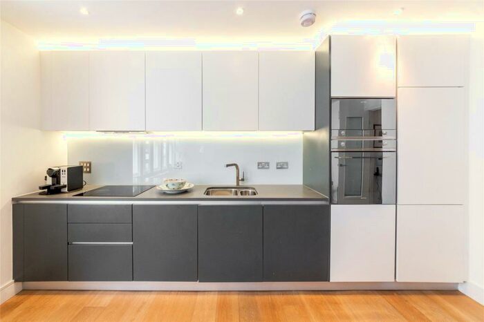 2 Bedroom Apartment To Rent In St. Mary At Hill, London, EC3R