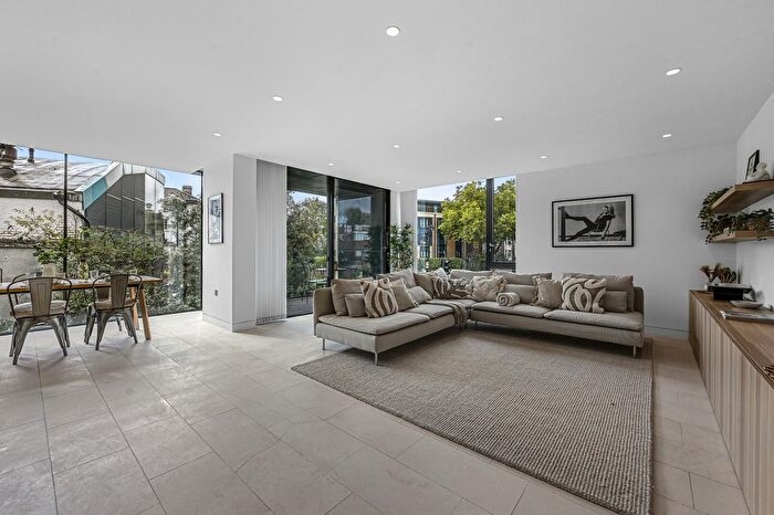 3 Bedroom Flat To Rent In Oval Road, London, NW1