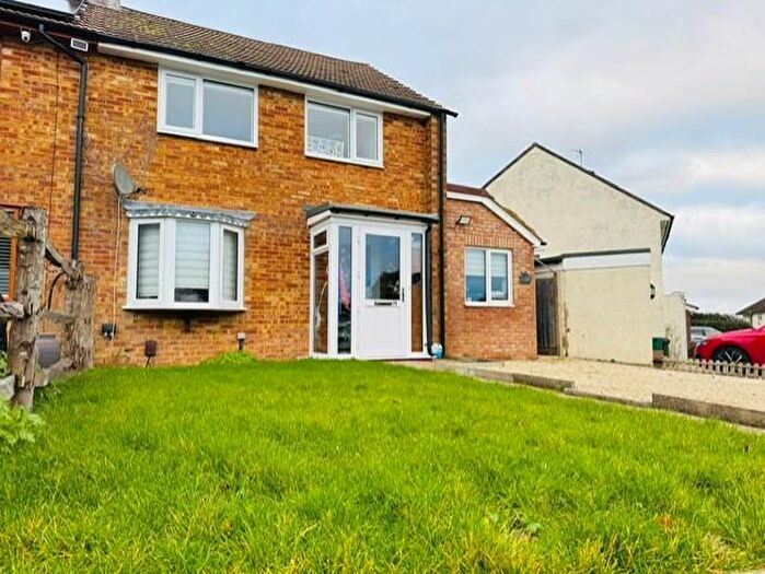 2 Bedroom Semi Detached House For Sale In Oakridge, Basingstoke, RG21