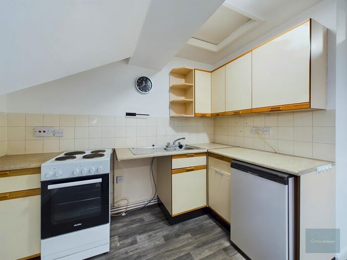 1 Bedroom Flat To Rent In Kenilworth Gardens, Melksham, SN12