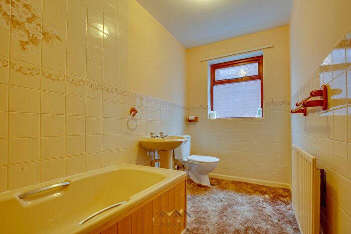 2 Bedroom Detached Bungalow For Sale In Aspen Close, Killamarsh, Sheffield, S21