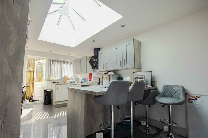 5 Bedroom House To Rent In Holly Grove, Hubert Road, Birmingham, B29