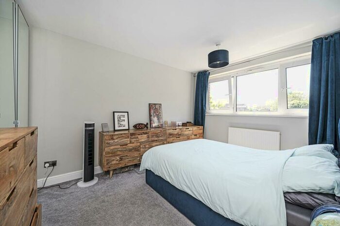 2 Bedroom Flat To Rent In Ravenscroft Street, , Shoreditch, London, E2