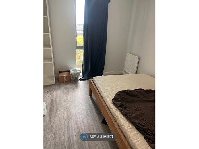 3 Bedroom Flat To Rent In Limesdale Gardens, Edgware, HA8