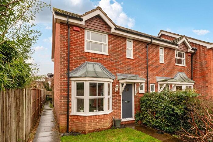 2 Bedroom End Of Terrace House For Sale In The Fielders, Eversley, Hook, RG27