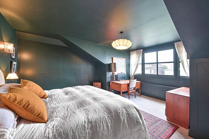2 Bedroom Flat For Sale In Ormonde Court, Belsize Park, London, NW3