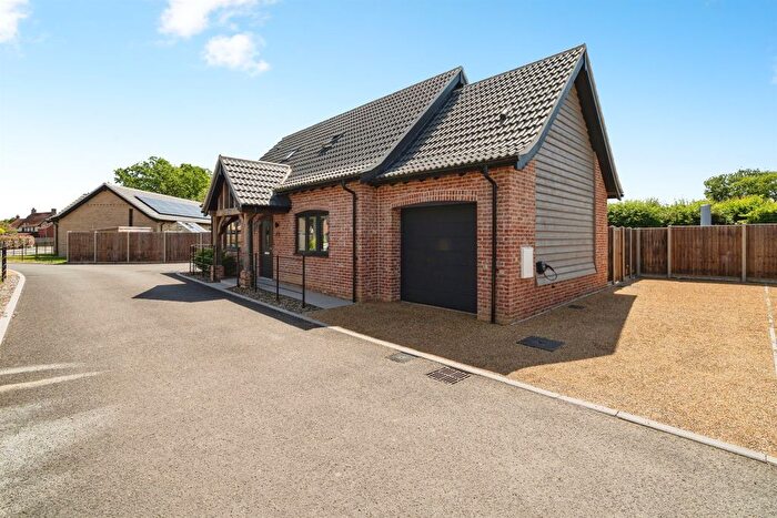 3 Bedroom Property For Sale In Fallow Drive, Banham, Norwich, NR16