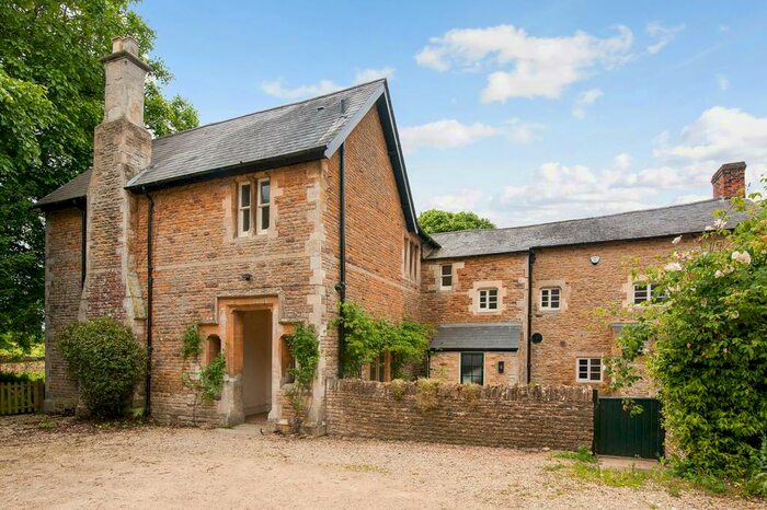 6 Bedroom Detached House To Rent In Newbottle, Northamptonshire, OX17