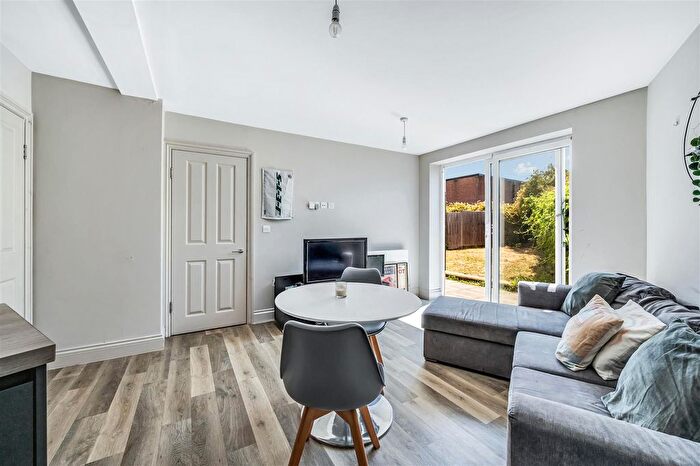 3 Bedroom Flat For Sale In Noel Road, London, W3