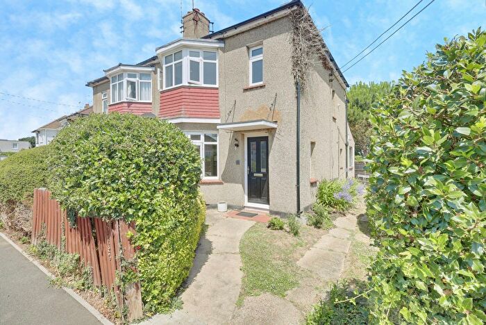 3 Bedroom Semi-Detached House For Sale In Heather Drive, Benfleet, SS7