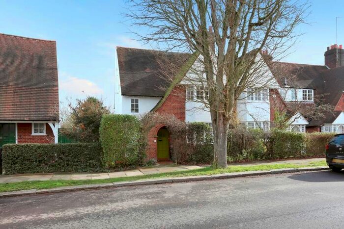 3 Bedroom Property To Rent In Erskine Hill, Hampstead Garden Suburb, NW11