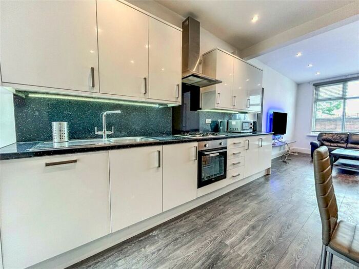 6 Bedroom House To Rent In Moseley Road, Fallowfield, Manchester, Greater Manchester, M14