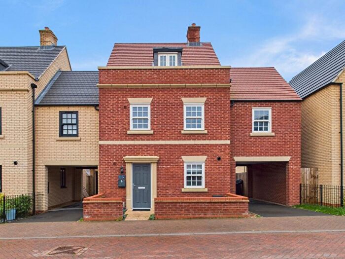 5 Bedroom Semi-Detached House To Rent In Cheny Street, Towcester, NN12