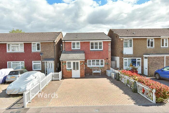 3 Bedroom Detached House For Sale In Clandon Road, Lords Wood, Chatham, Kent, ME5