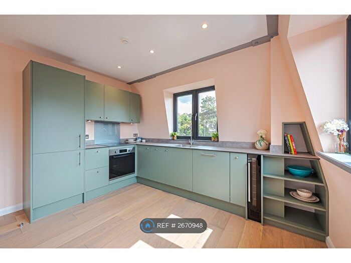 2 Bedroom Flat To Rent In Roehampton Lane, London, SW15