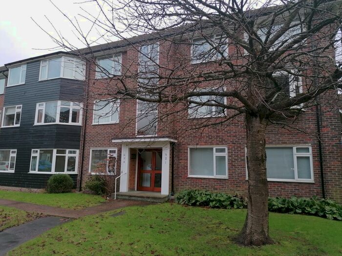 2 Bedroom Property To Rent In Hurst Court, Horsham, RH12