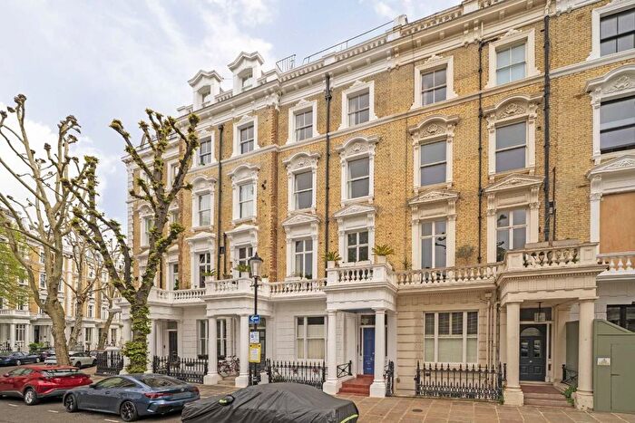 2 Bedroom Flat For Sale In Linden Gardens, Notting Hill, W2