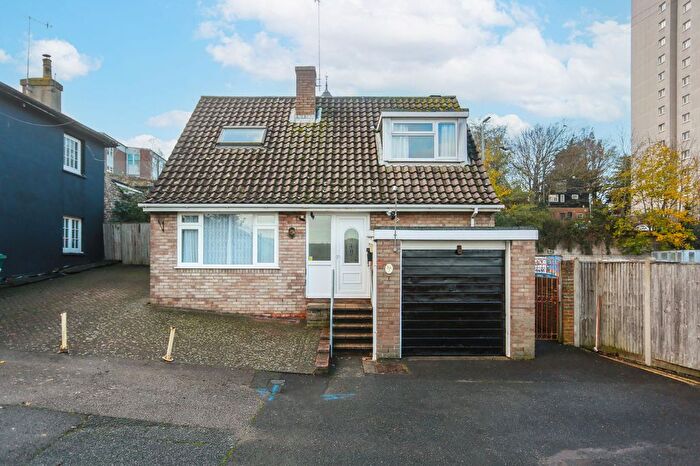 3 Bedroom Bungalow For Sale In Hollingdean Lane, Brighton, BN1