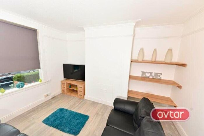 3 Bedroom House To Rent In Hessle Walk, Leeds, LS6