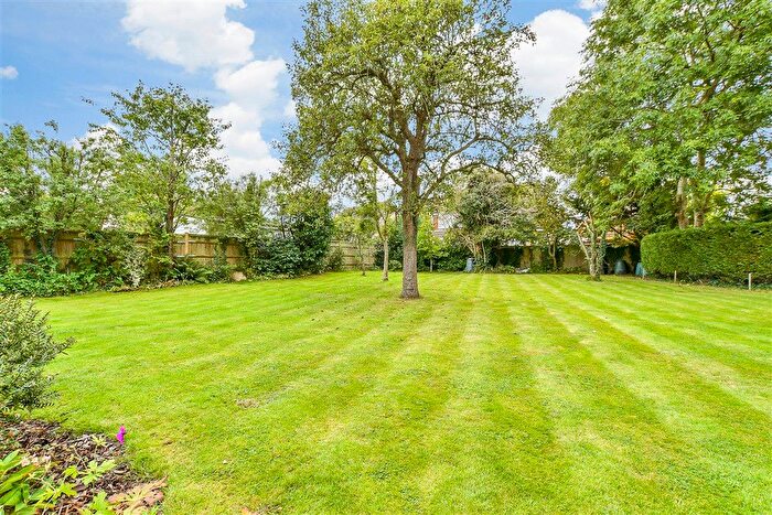 4 Bedroom Detached House For Sale In Station Road, Staplehurst, Kent, TN12
