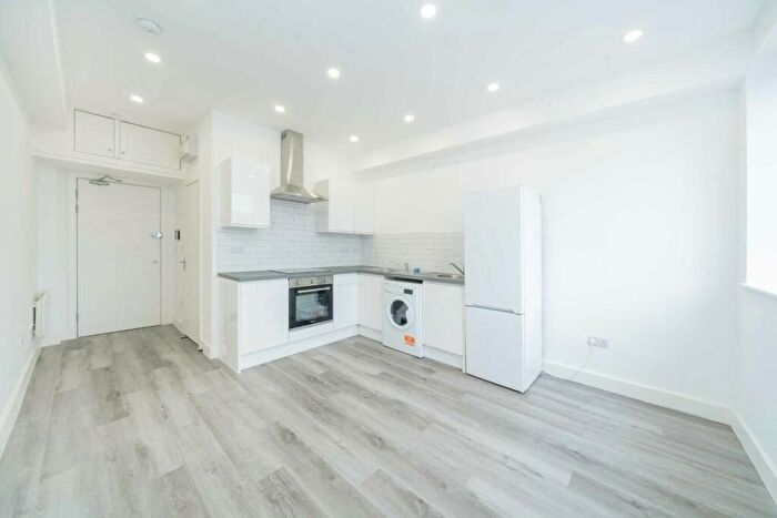 Studio To Rent In Stamford Hill, London, N16