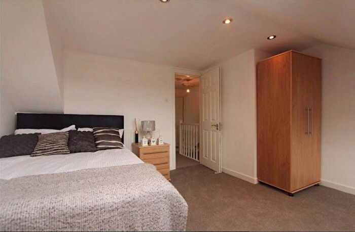 6 Bedroom Terraced House To Rent In Grange Avenue, Reading, RG6