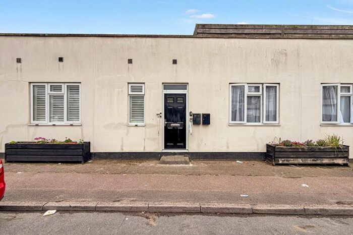 1 Bedroom Maisonette For Sale In Station Road, Rainham, Gillingham, ME8