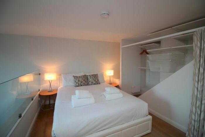 1 Bedroom Flat To Rent In Flat, Mcdonald Road, Edinburgh, EH7