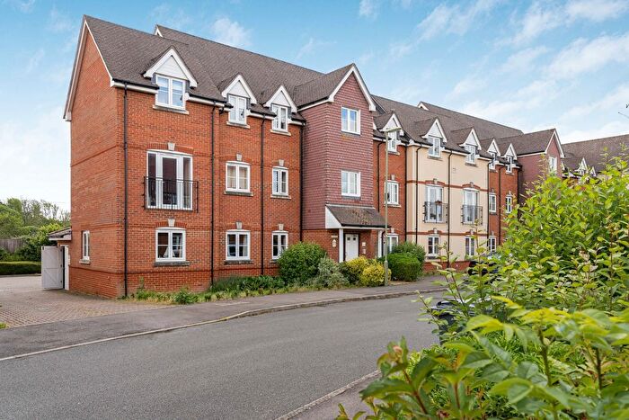 2 Bedroom Flat For Sale In Garstons Way, Holybourne, Hampshire, GU34