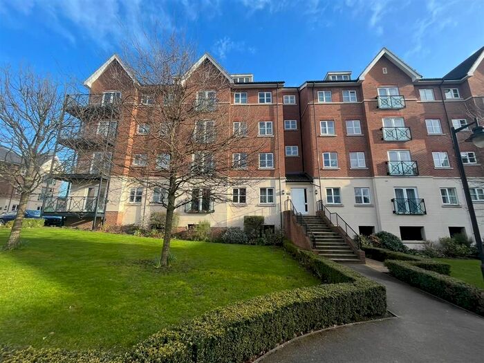 2 Bedroom Flat To Rent In Viridian Square, Aylesbury, HP21