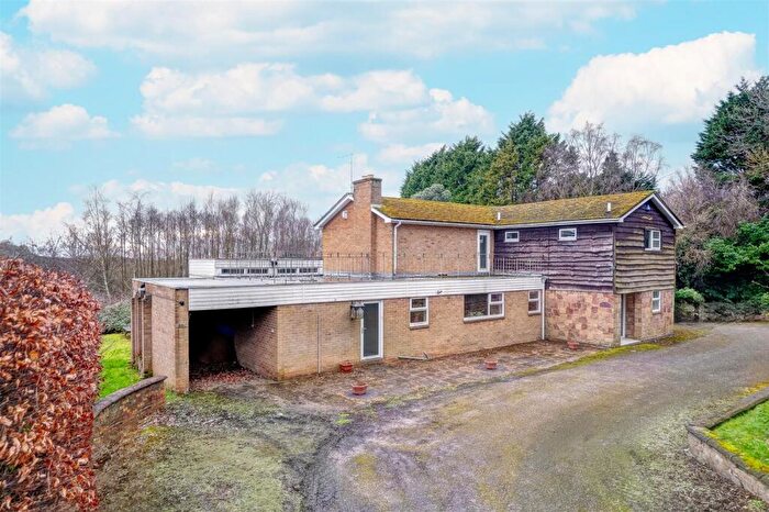 4 Bedroom Detached House For Sale In Ashby Road East Bretby, DE15
