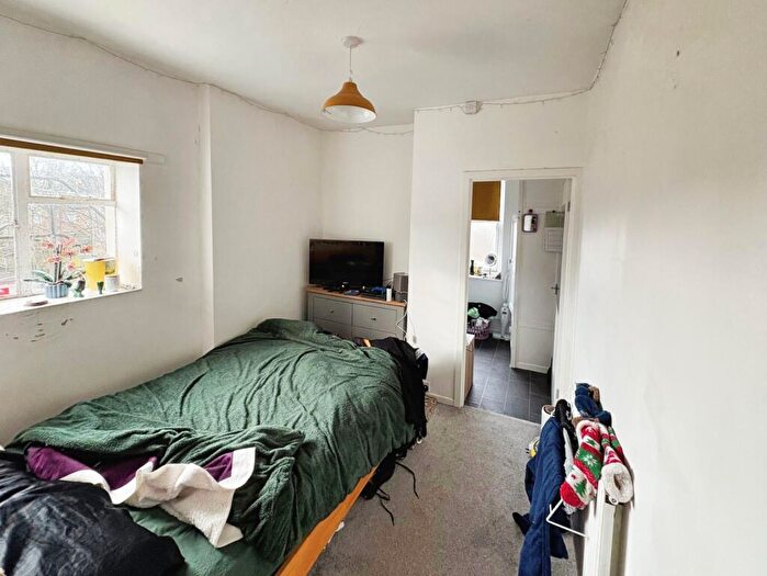 2 Bedroom Apartment To Rent In Lockwood Road, Huddersfield, West Yorkshire, HD1