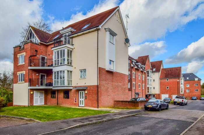 2 Bedroom Apartment To Rent In Stone Court, Crawley, RH10