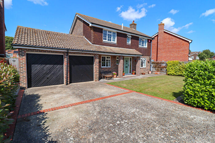 4 Bedroom Detached House For Sale In Meadow Close, Hayling Island, PO11