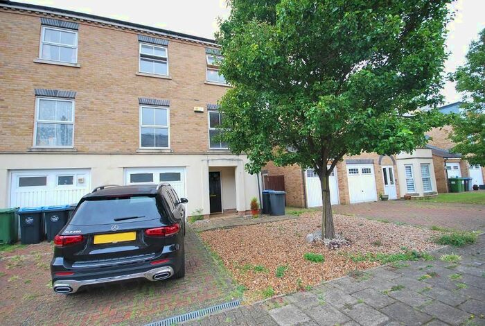 6 Bedroom Town House To Rent In Compton Avenue, Wembley, Middlesex, HA0