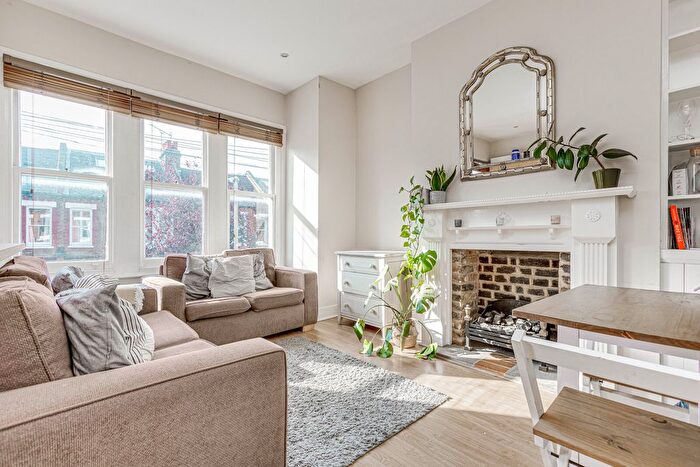 5 Bedroom Flat To Rent In Marney Road, Clapham Common, SW11