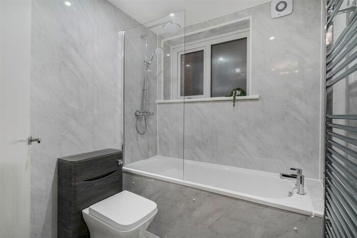 3 Bedroom Flat To Rent In Weston Park, London, N8