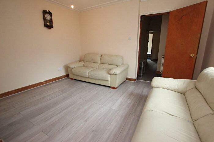 3 Bedroom Flat To Rent In Oxford Road, Reading, RG1