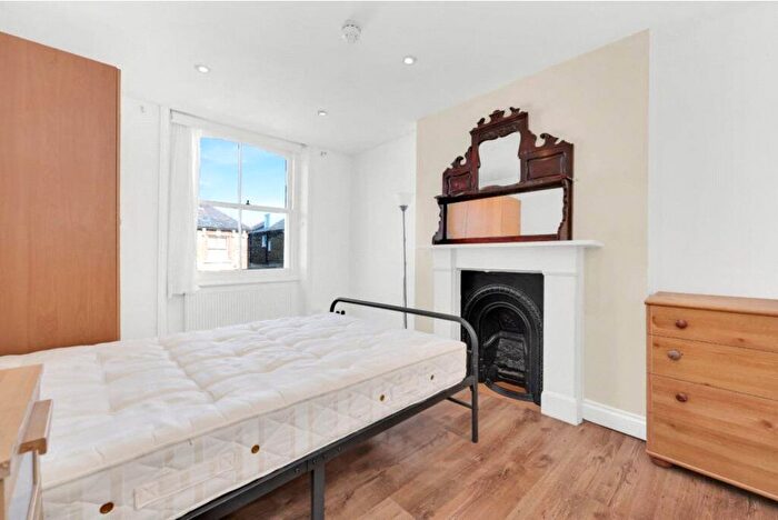 3 Bedroom Flat To Rent In Patshull Road, Kentish Town, London, NW5