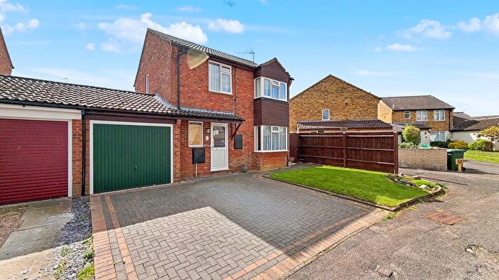 3 Bedroom Link Detached House For Sale In Blythe Place, Bicester, OX26