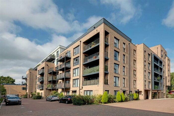 1 Bedroom Flat To Rent In Woodley Crescent, Cricklewood, NW2