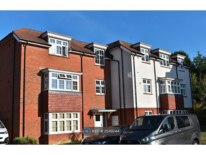 2 Bedroom Flat To Rent In Sidney Grove, Herne Bay, CT6