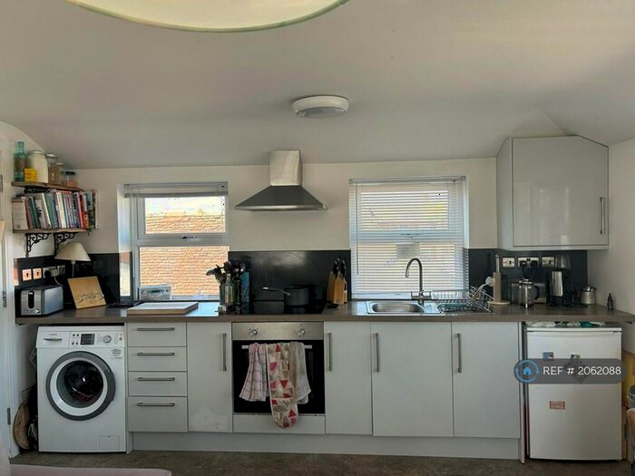 1 Bedroom Flat To Rent In Sheridan House, Andover, SP10