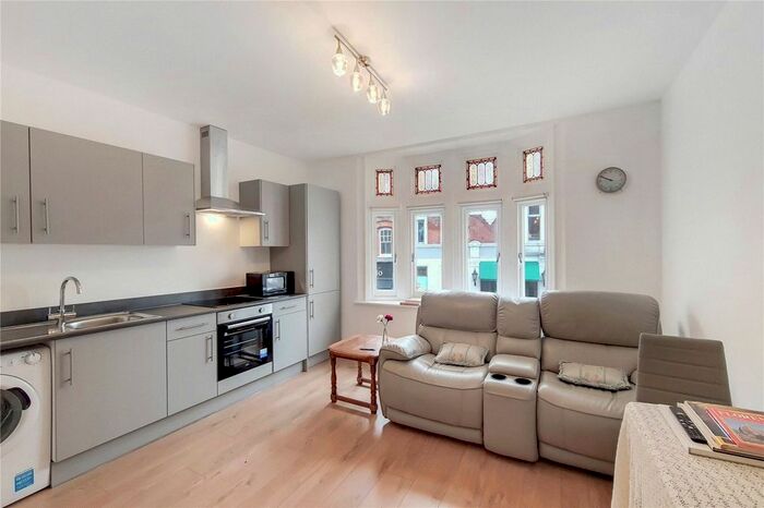 2 Bedroom Flat To Rent In Upper Richmond Road, London, SW15