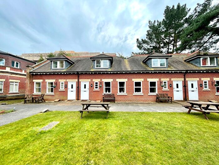 3 Bedroom Cottage To Rent In Roysdean Manor, Bournemouth, BH1